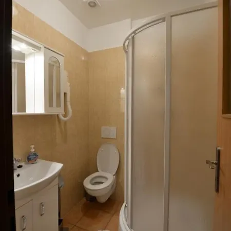 Privatunterkunft Skolici Stredisko Abena S Ubytovanim *