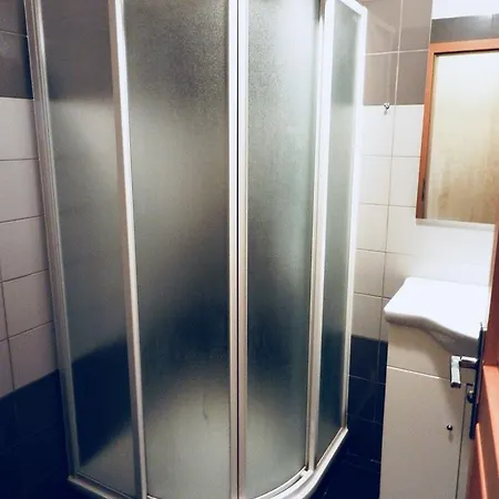 Skolici Stredisko Abena S Ubytovanim Privatunterkunft