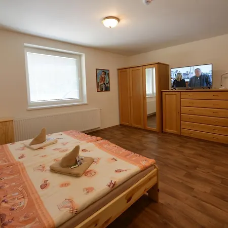 Skolici Stredisko Abena S Ubytovanim Privatunterkunft